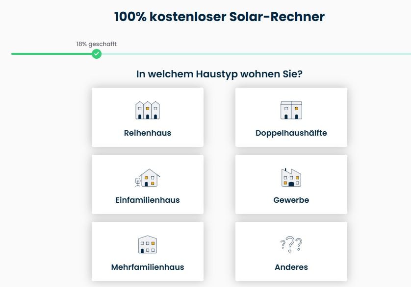 Screenshot eines kostenlosen Solar-Rechners: Auswahl des Haustyps mit Optionen Reihenhaus, Doppelhaushälfte, Einfamilienhaus, Gewerbe, Mehrfamilienhaus oder Anderes.